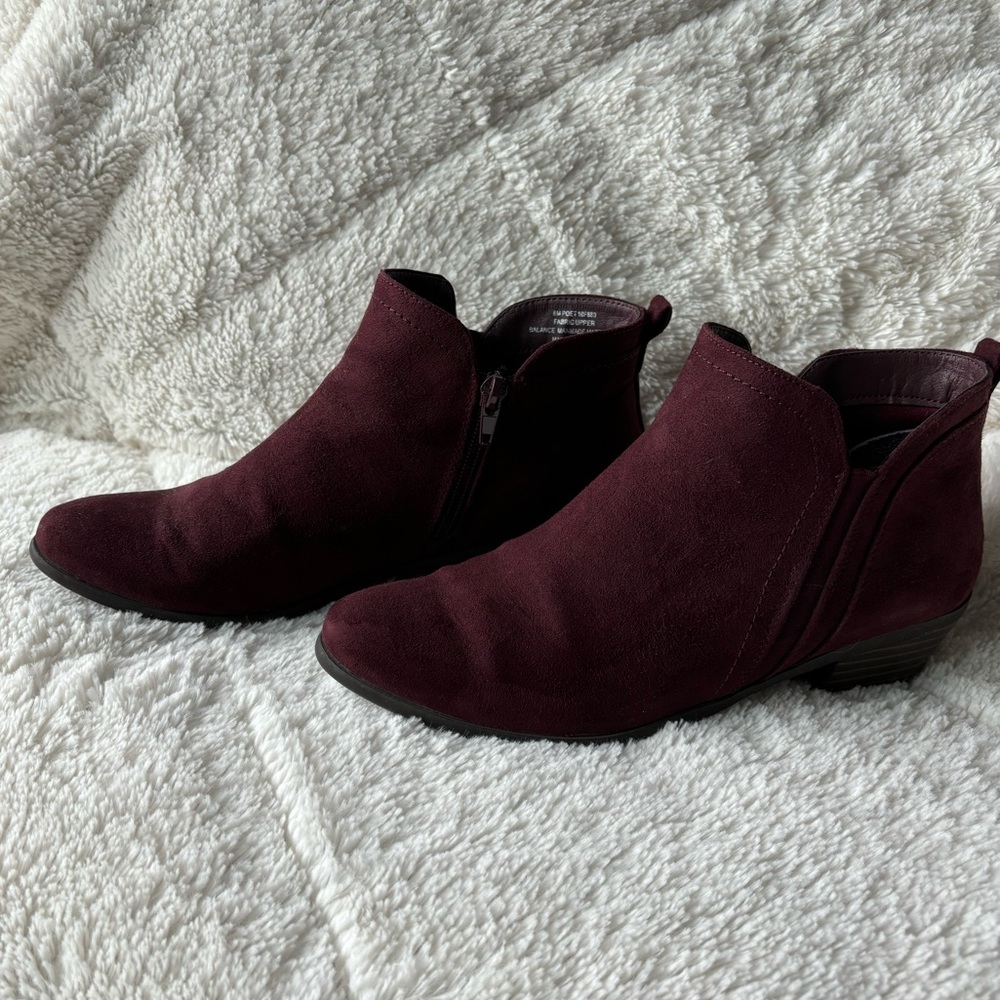 Madeline Ankle Boot, size 8, in burgundy color